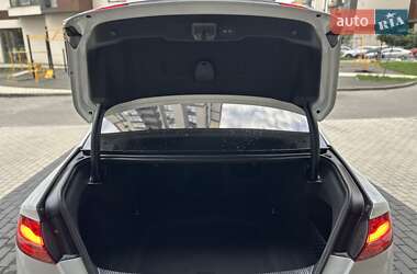 Седан Audi A8 2015 в 