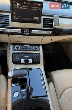 Седан Audi A8 2011 в 