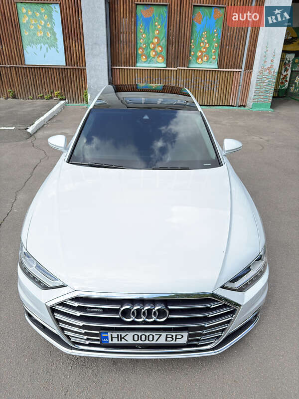Седан Audi A8 2018 в Ровно