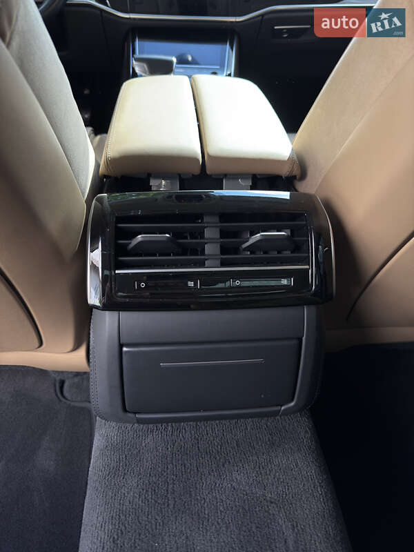 Седан Audi A8 2018 в Ровно