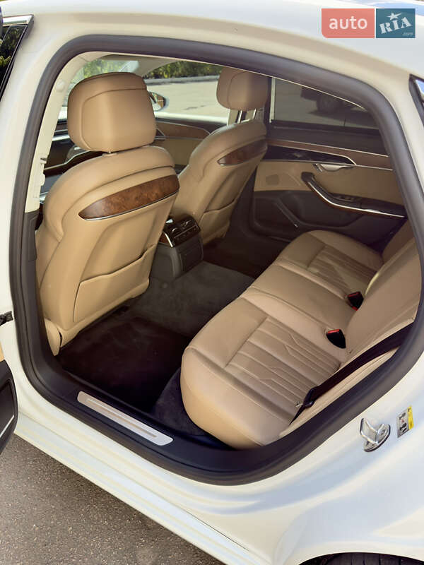 Седан Audi A8 2018 в Ровно