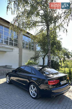 Седан Audi A8 2010 в 