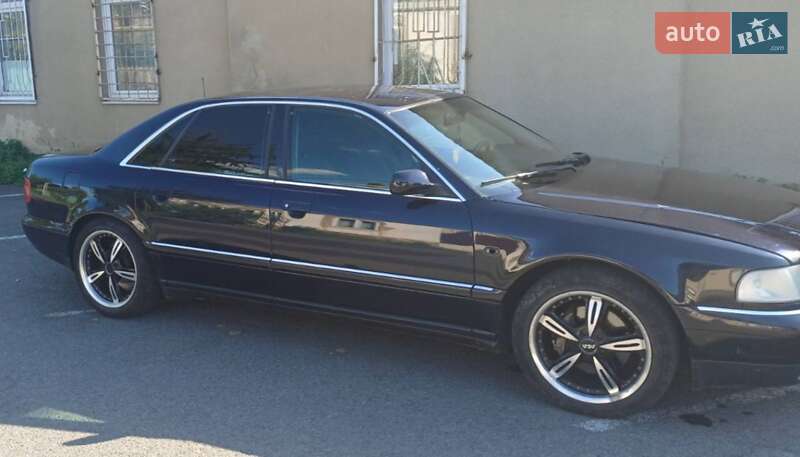 Седан Audi A8 1998 в Ужгороді