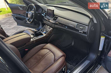 Седан Audi A8 2015 в 