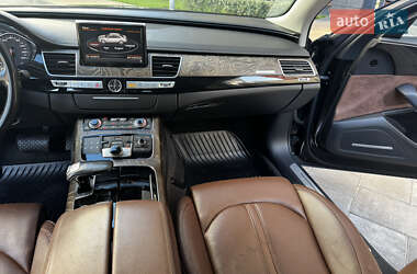 Седан Audi A8 2015 в 