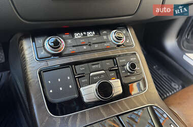 Седан Audi A8 2015 в 