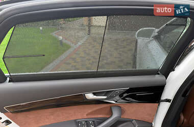 Седан Audi A8 2016 в 
