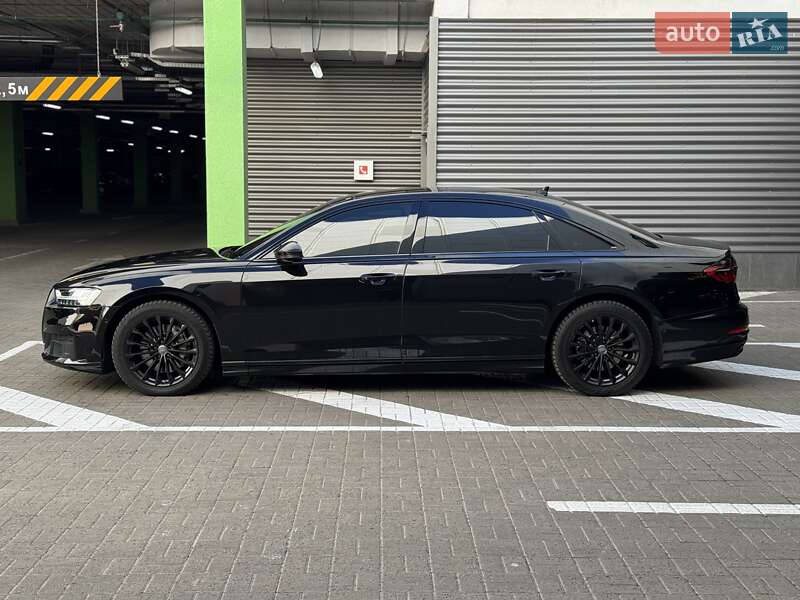 Седан Audi A8 2021 в Києві