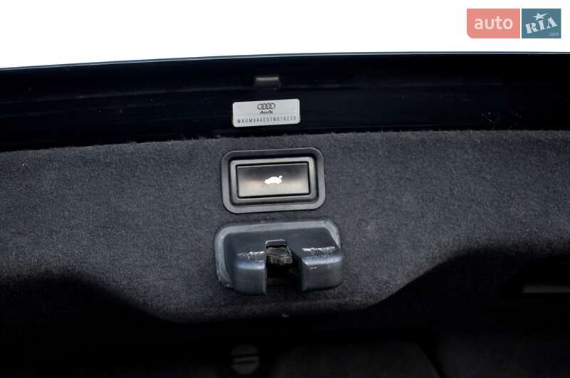 Седан Audi A8 2007 в Львове