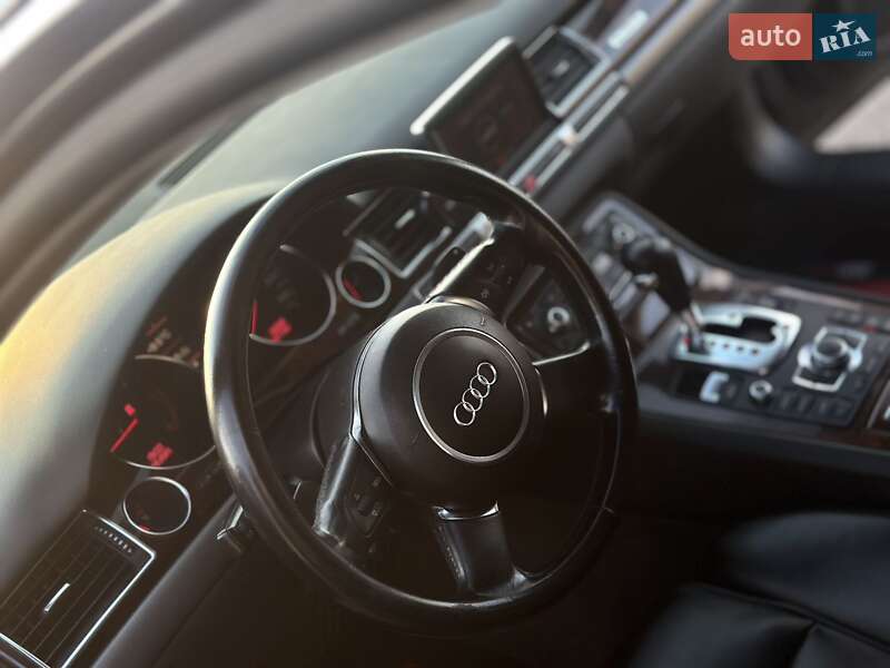 Седан Audi A8 2004 в Львові