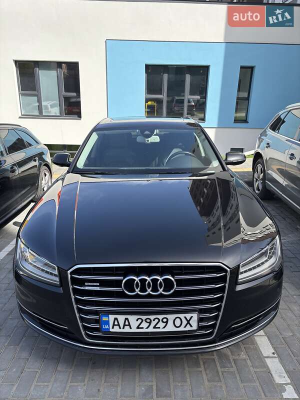Седан Audi A8 2017 в Львове