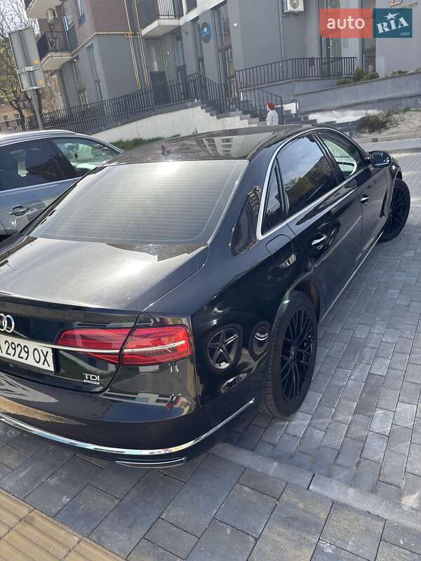 Седан Audi A8 2017 в Львове