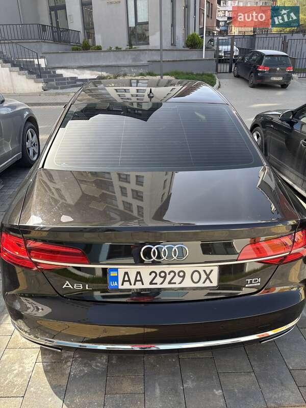 Седан Audi A8 2017 в Львове
