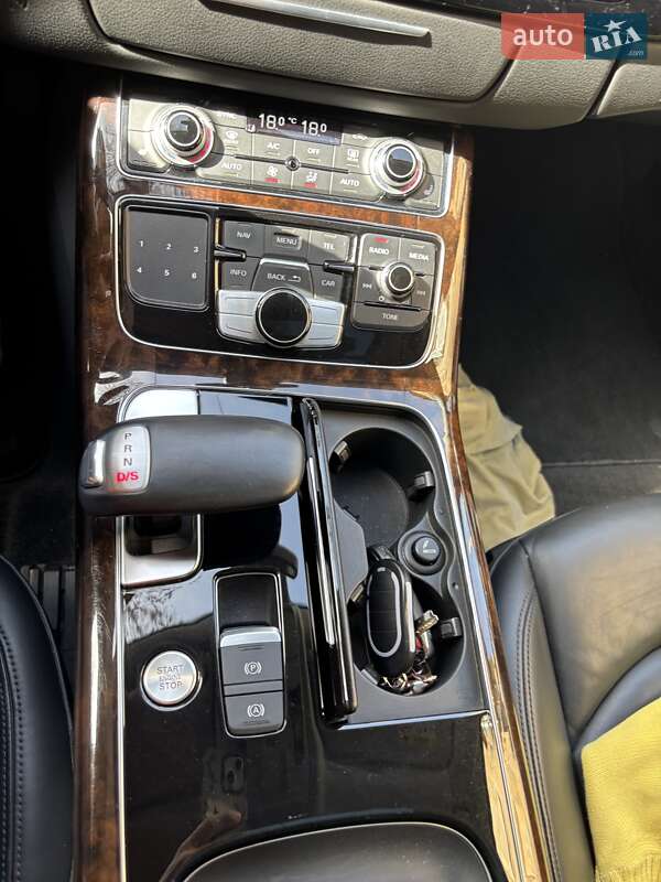 Седан Audi A8 2017 в Львове