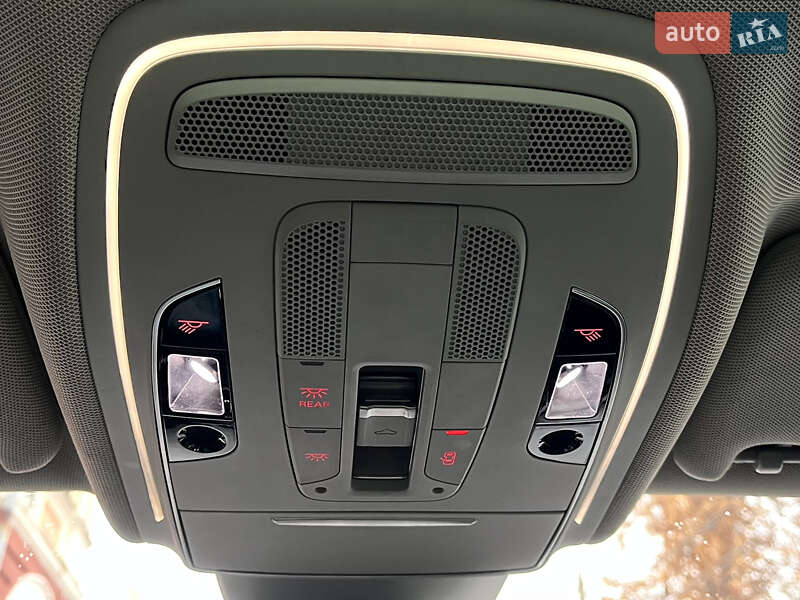 Седан Audi A8 2017 в Вінниці