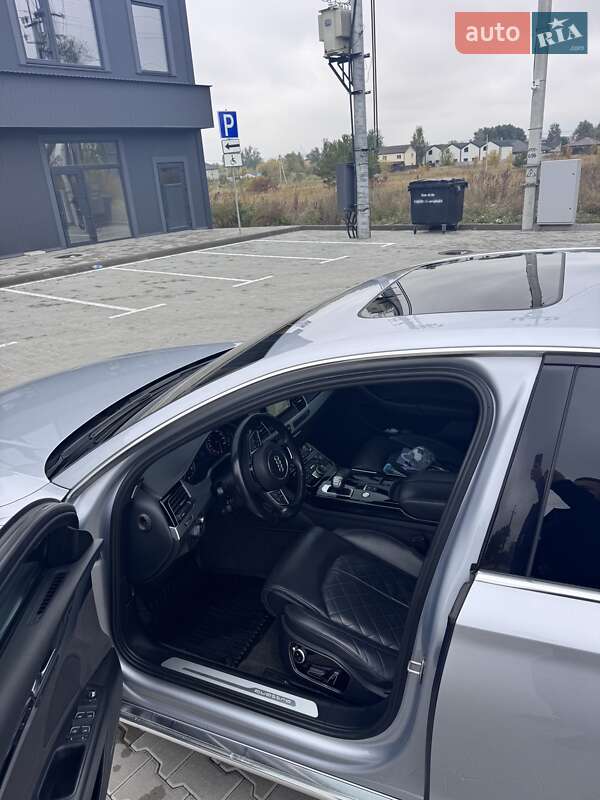 Седан Audi A8 2016 в Вишневом