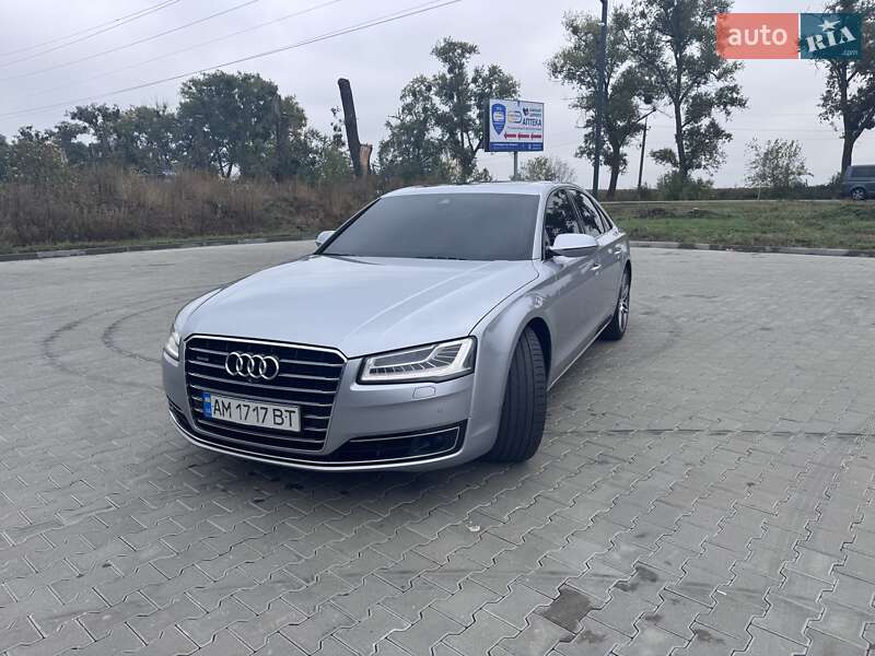 Седан Audi A8 2016 в Вишневом