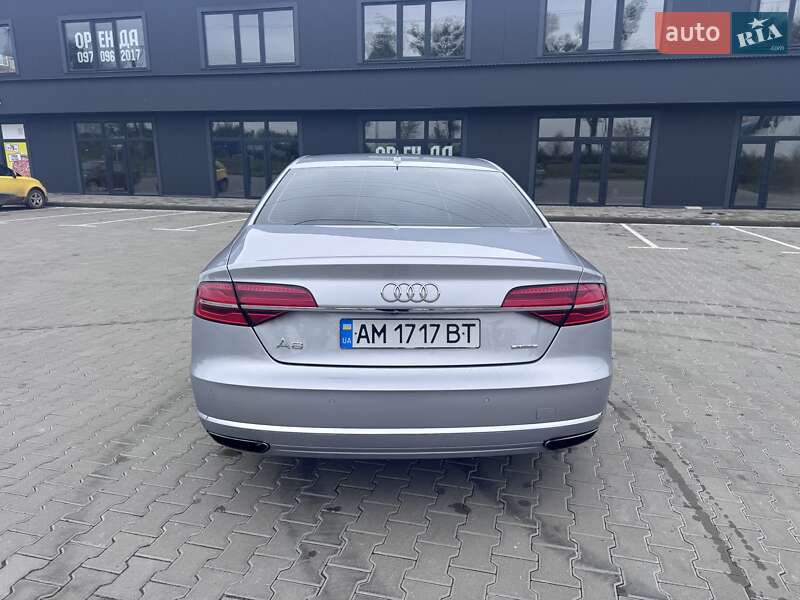 Седан Audi A8 2016 в Вишневом