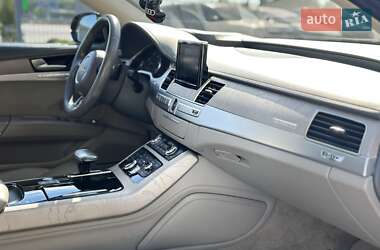 Седан Audi A8 2015 в 