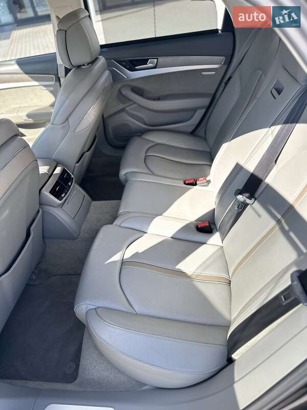 Седан Audi A8 2015 в Полтаве