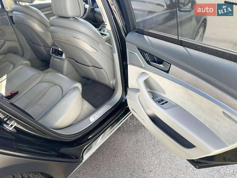 Седан Audi A8 2015 в Полтаве
