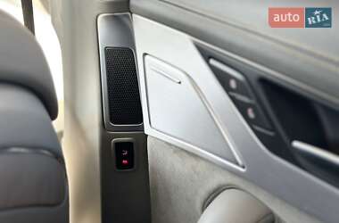 Седан Audi A8 2015 в 