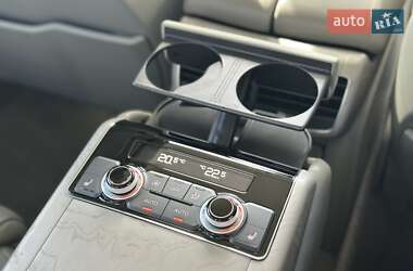Седан Audi A8 2015 в 