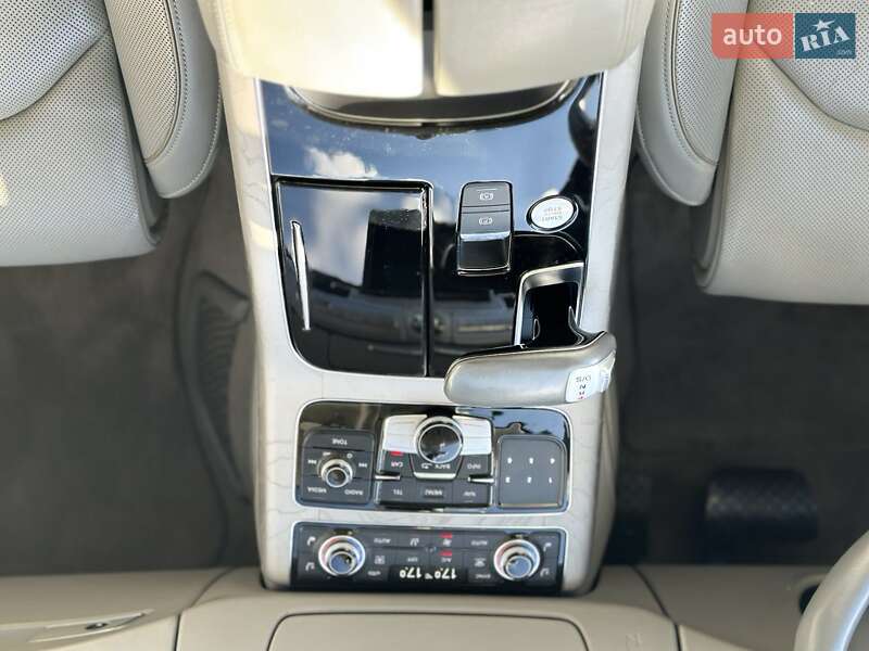 Седан Audi A8 2015 в Полтаве