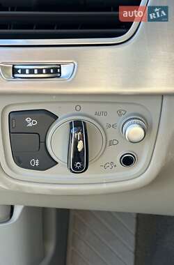 Седан Audi A8 2015 в 