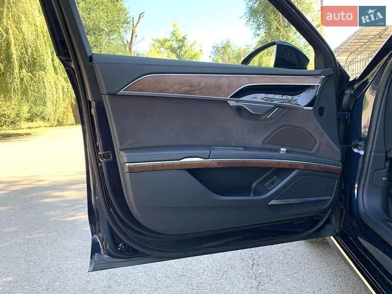 Седан Audi A8 2023 в Кривом Роге