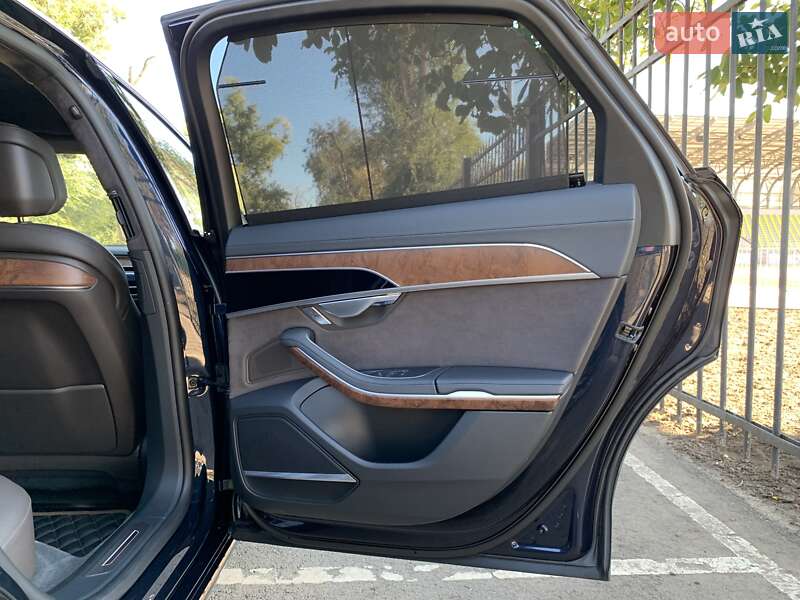 Седан Audi A8 2023 в Кривом Роге