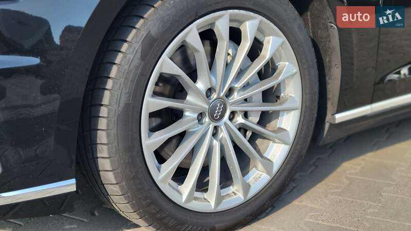 Седан Audi A8 2018 в Хмельницькому