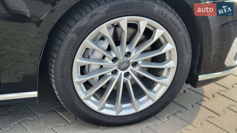 Седан Audi A8 2018 в Хмельницькому