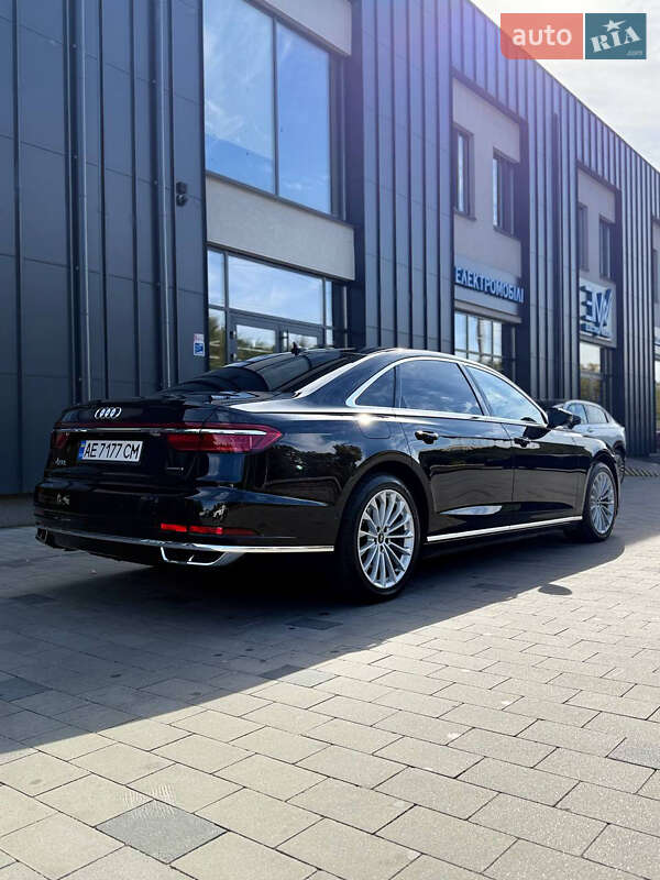 Седан Audi A8 2021 в Дніпрі