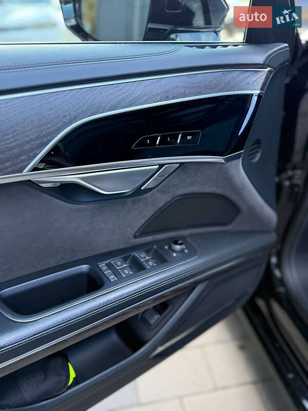 Седан Audi A8 2021 в Дніпрі