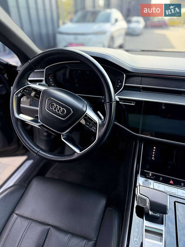 Седан Audi A8 2021 в Дніпрі