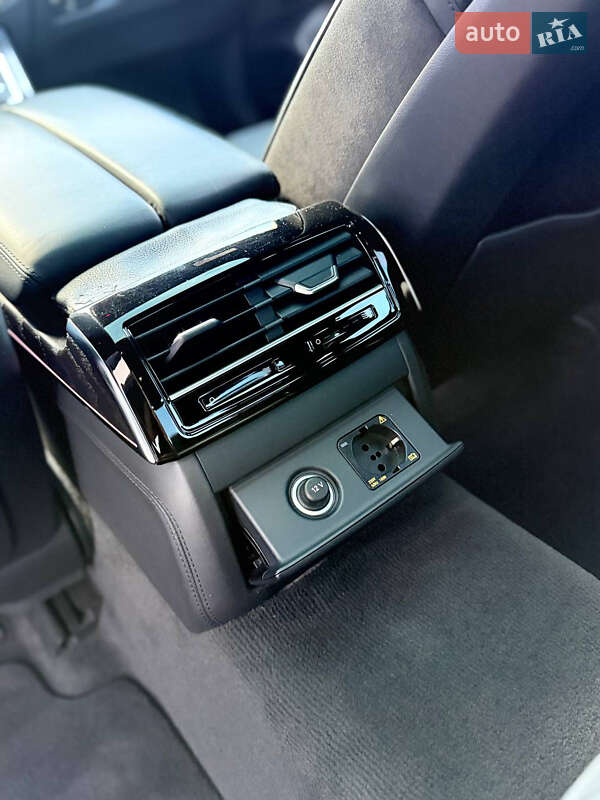 Седан Audi A8 2021 в Дніпрі
