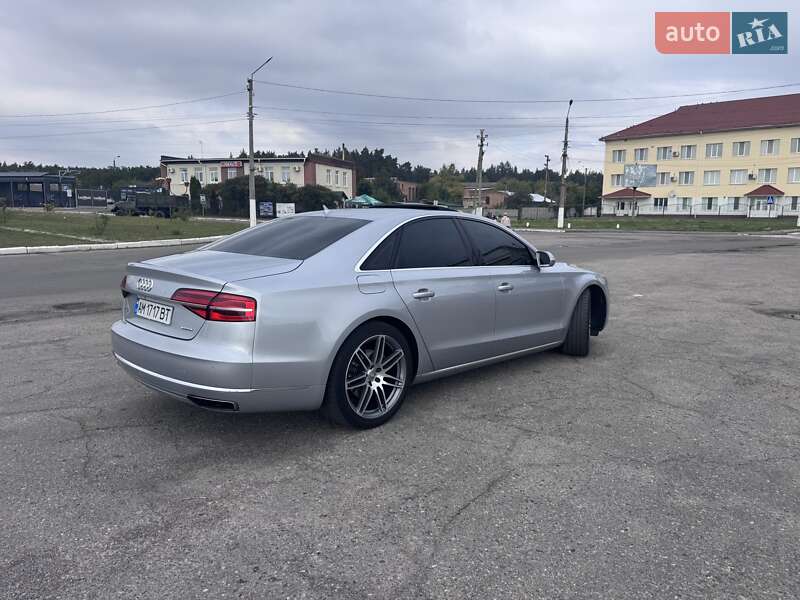 Седан Audi A8 2016 в 