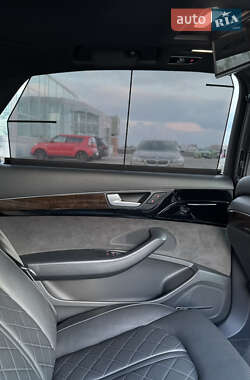 Седан Audi A8 2016 в 