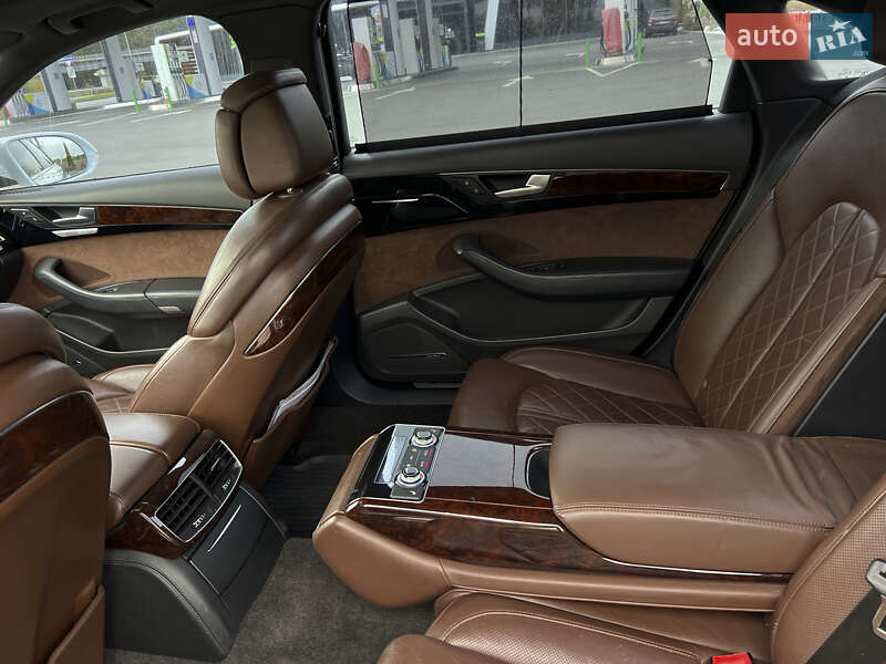 Седан Audi A8 2012 в Киеве