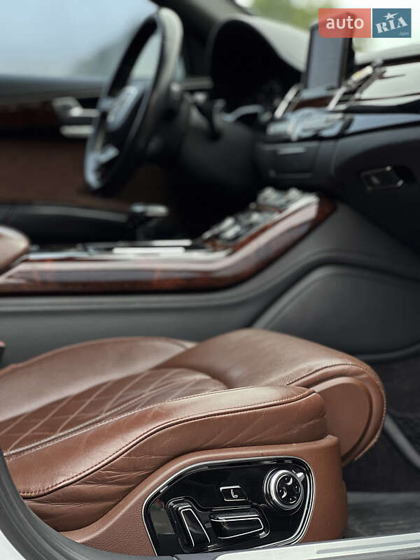 Седан Audi A8 2012 в Киеве