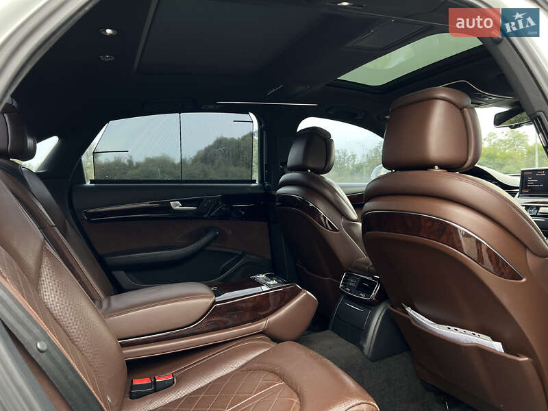 Седан Audi A8 2012 в Киеве