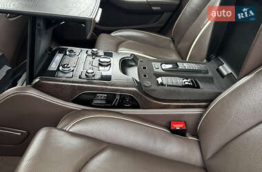 Седан Audi A8 2011 в 