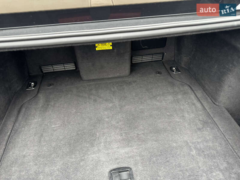 Седан Audi A8 2011 в Києві