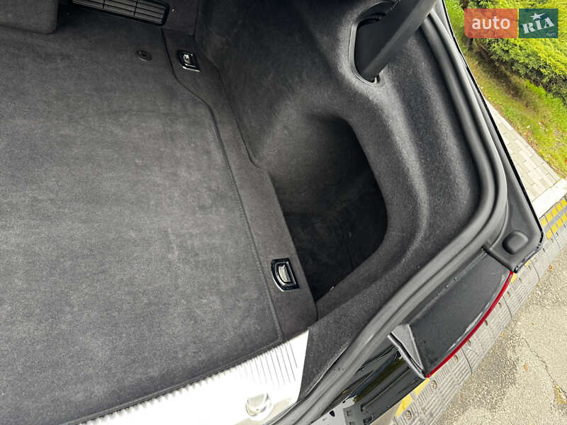 Седан Audi A8 2011 в Києві