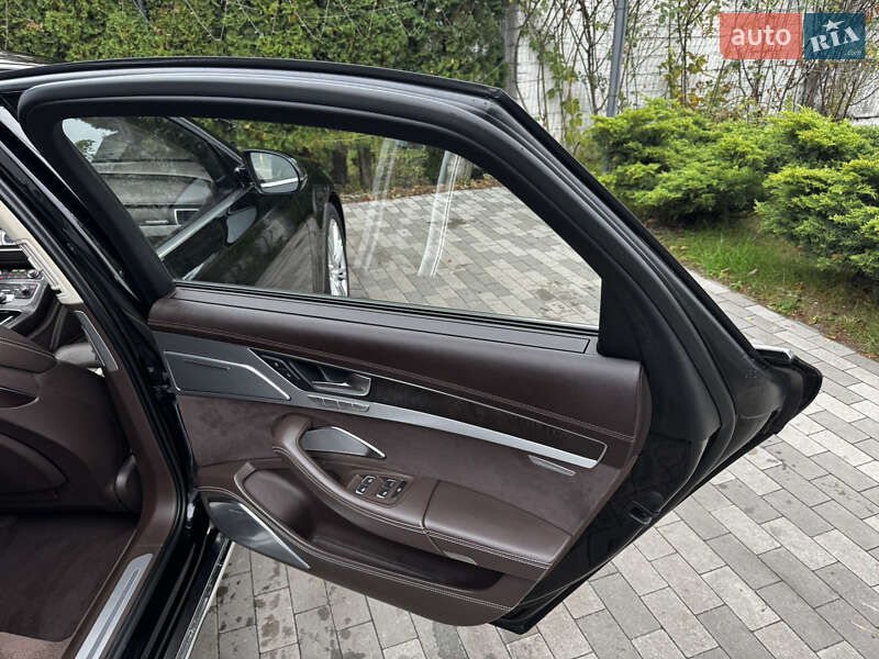 Седан Audi A8 2011 в Києві