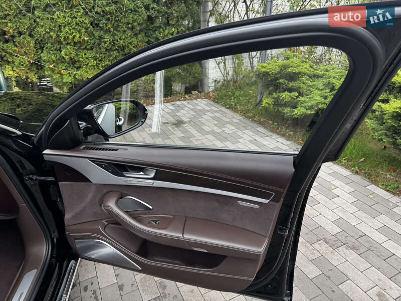 Седан Audi A8 2011 в Києві