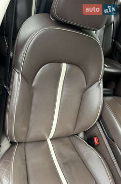 Седан Audi A8 2011 в 
