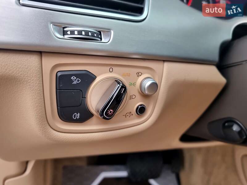 Седан Audi A8 2014 в Києві