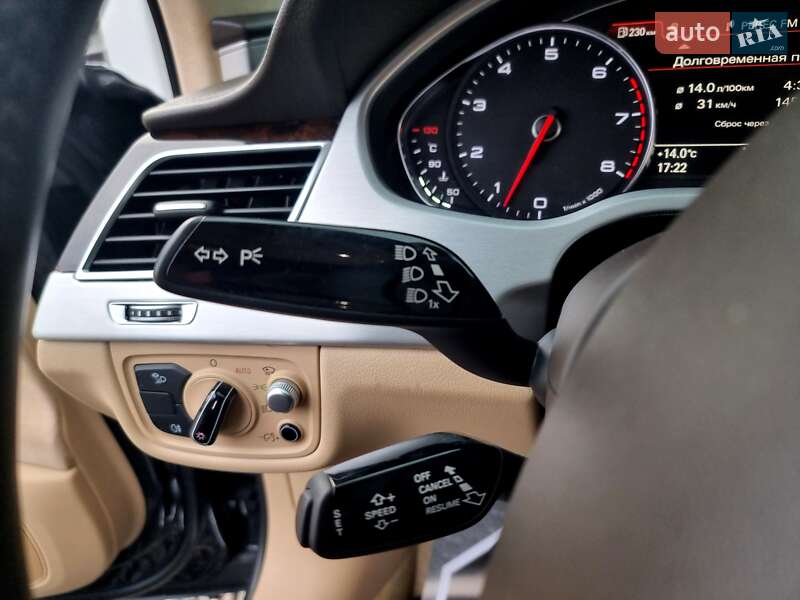 Седан Audi A8 2014 в Києві